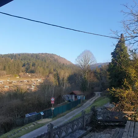 Au Pied De La Foret ! Guest house